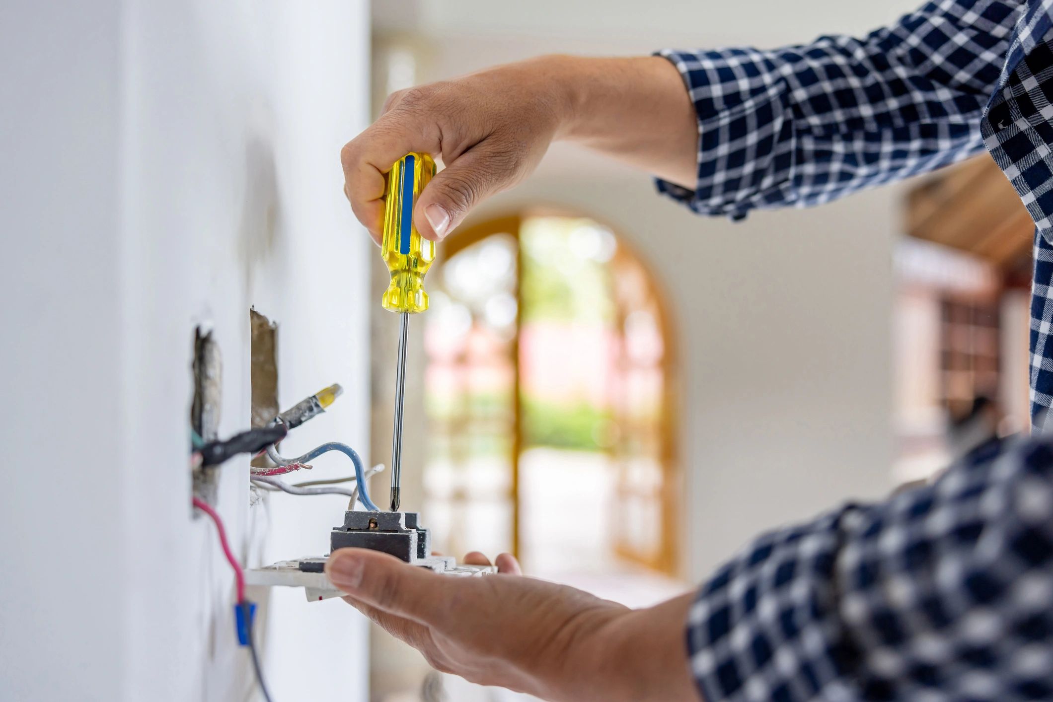 alt="Eskişehir elektrikçi sigorta değişimi"
alt="Eskişehir uydu servisi çanak anten ayarı"
alt="Tepebaşı elektrikçi priz tamiri"