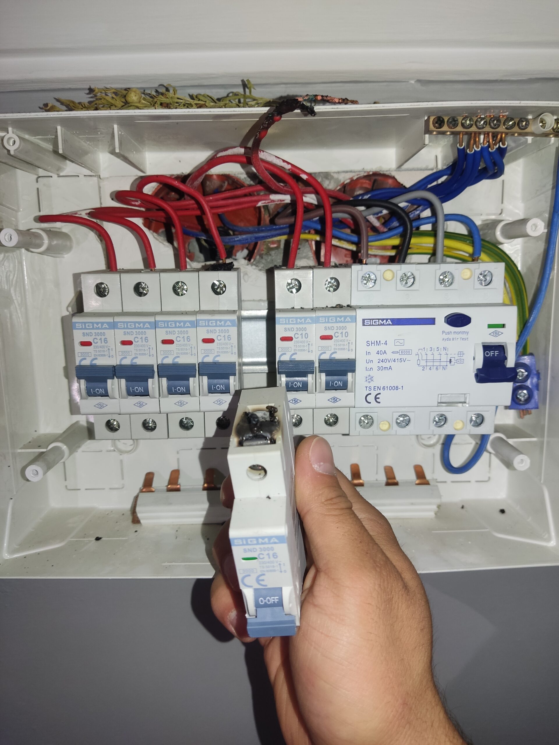 Eskişehir elektrikçi servis teknisyeni priz ve tesisat onarımı